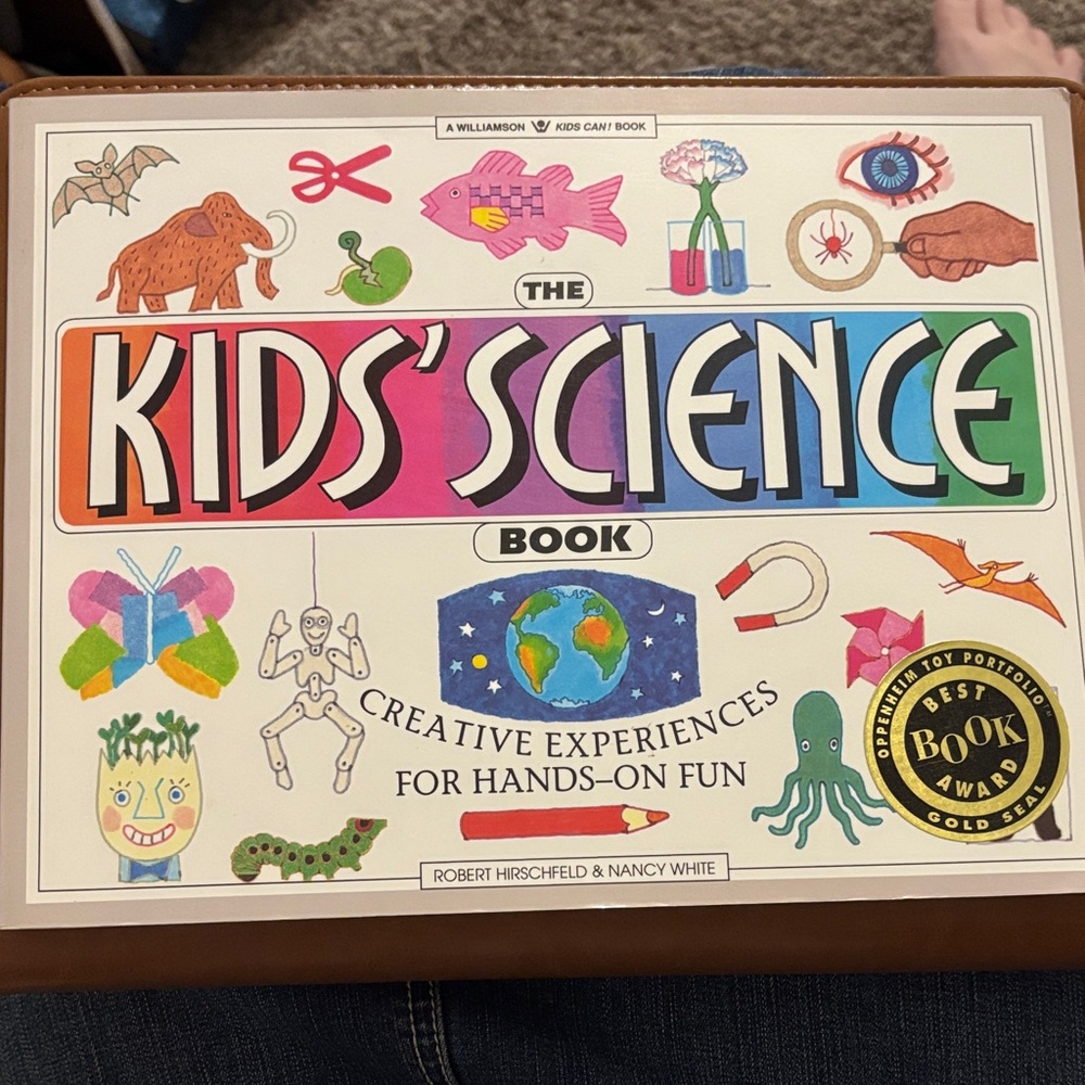 Kids Science Book - Creative Experiences for Hands-On Fun